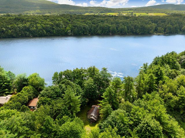 15 Shore Road, Milton, VT 05468