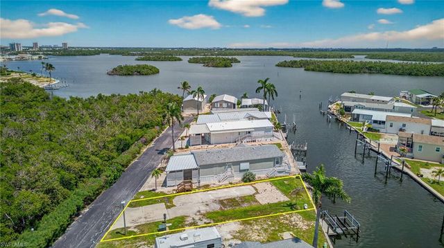 8 Galleon WAY, Fort Myers Beach, FL 33931