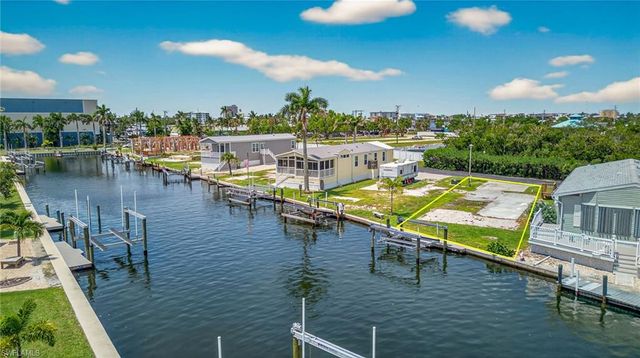 8 Galleon WAY, Fort Myers Beach, FL 33931