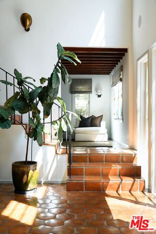 3810 Dixie Canyon Avenue, Los Angeles, CA 91423