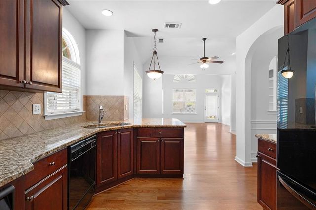 431 Brookes Walk, Woodstock, GA 30188