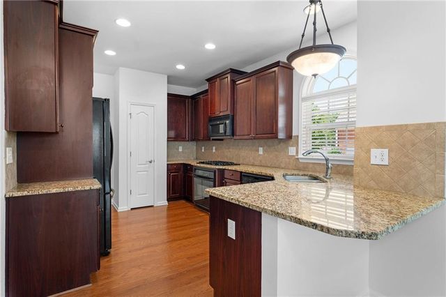 431 Brookes Walk, Woodstock, GA 30188