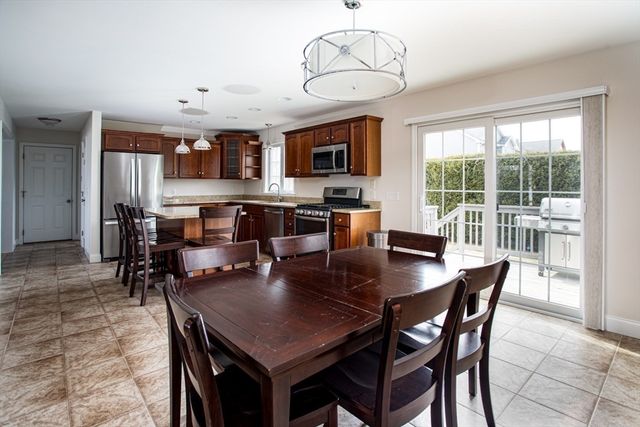 9 Apple Tree Ln, New Bedford, MA 02740