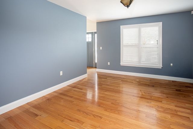 9 Apple Tree Ln, New Bedford, MA 02740