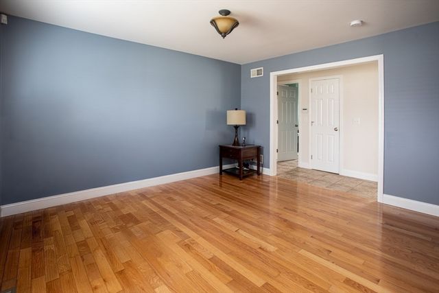 9 Apple Tree Ln, New Bedford, MA 02740