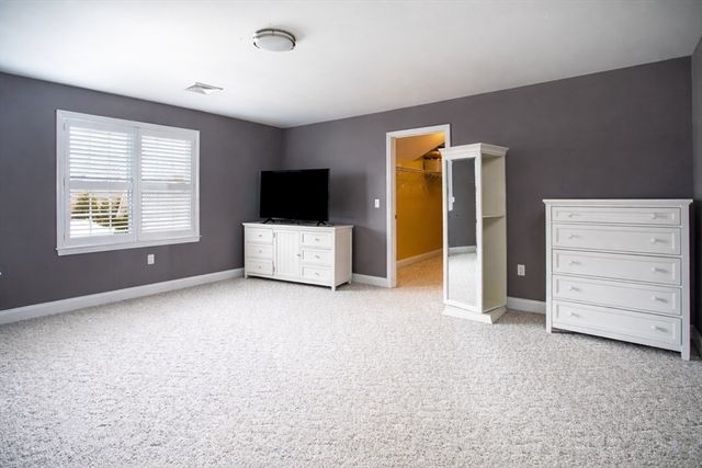 9 Apple Tree Ln, New Bedford, MA 02740