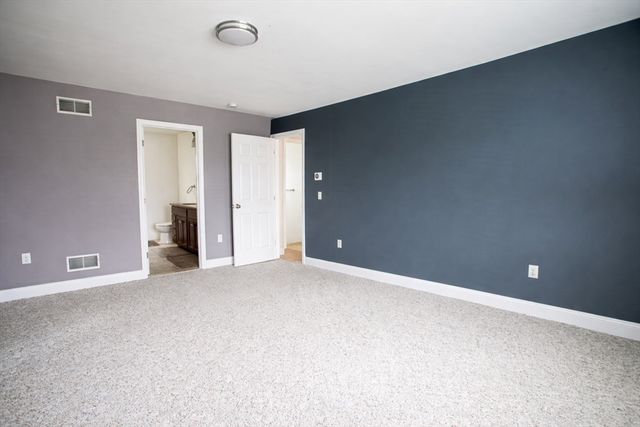 9 Apple Tree Ln, New Bedford, MA 02740