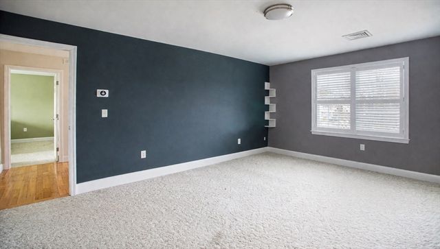 9 Apple Tree Ln, New Bedford, MA 02740