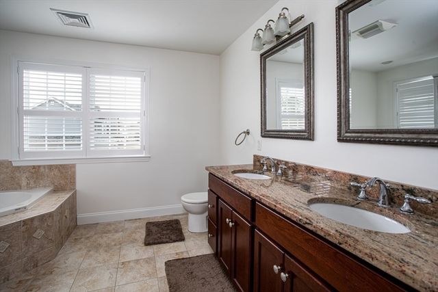 9 Apple Tree Ln, New Bedford, MA 02740