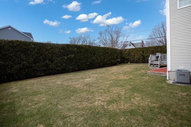 9 Apple Tree Ln, New Bedford, MA 02740