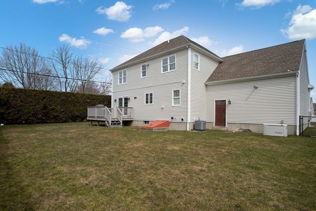 9 Apple Tree Ln, New Bedford, MA 02740