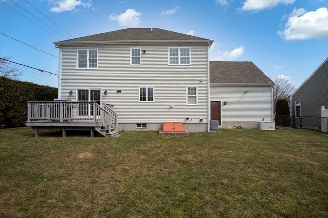 9 Apple Tree Ln, New Bedford, MA 02740