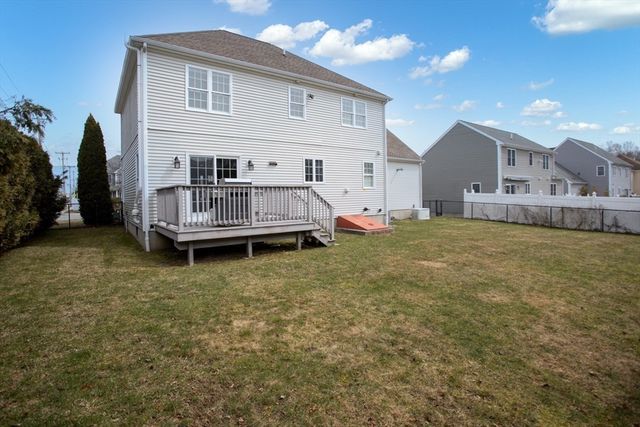 9 Apple Tree Ln, New Bedford, MA 02740