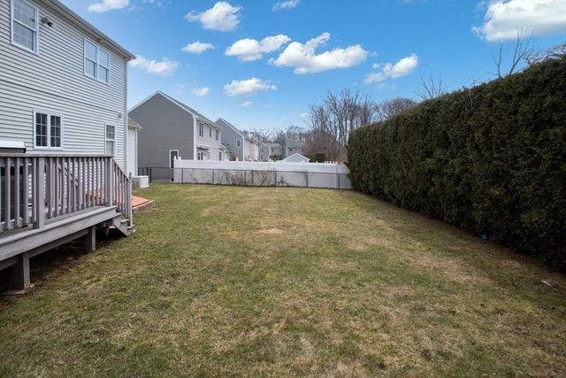 9 Apple Tree Ln, New Bedford, MA 02740