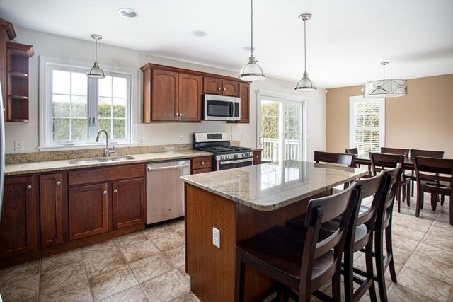 9 Apple Tree Ln, New Bedford, MA 02740