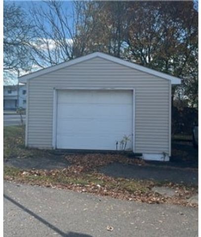 620 Allen St, New Castle, PA 16101