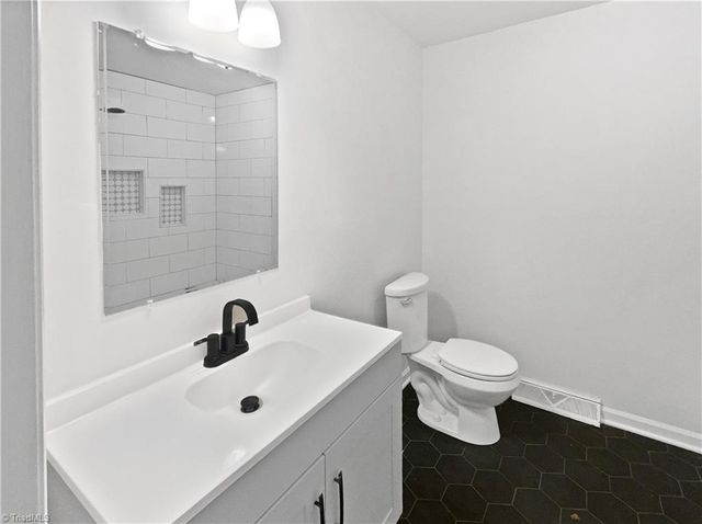 150 Roswell Drive, Kernersville, NC 27284