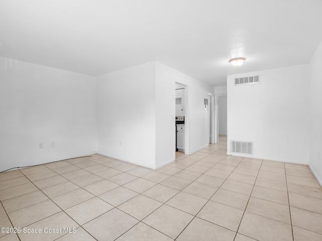 89 NW Irwin Avenue 7, Melbourne, FL 32904