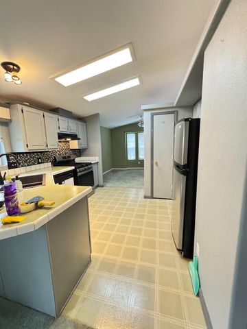 593 W Dundee, Applegate, CA 95703