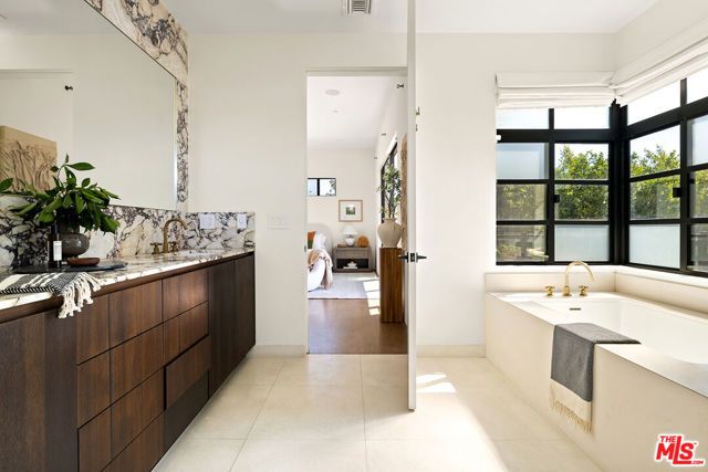 8732 Rangely Avenue, West Hollywood, CA 90048