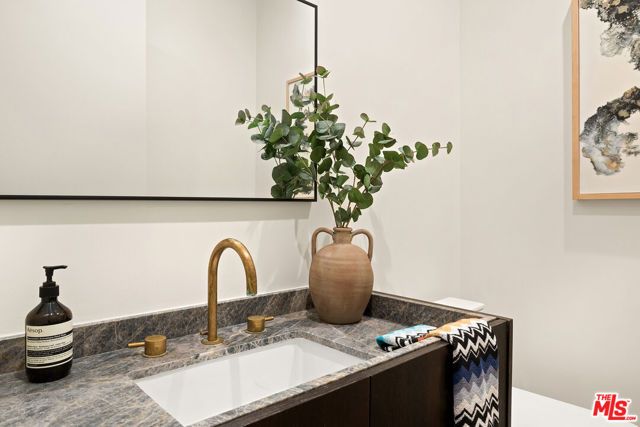 8732 Rangely Avenue, West Hollywood, CA 90048