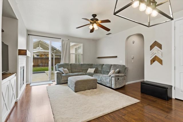 10065 Waterfield Dr, Elk Grove, CA 95757