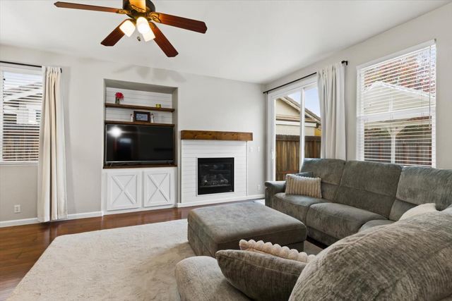 10065 Waterfield Dr, Elk Grove, CA 95757