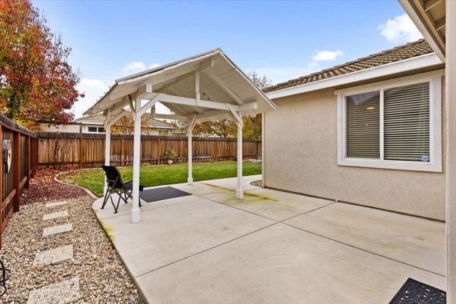 10065 Waterfield Dr, Elk Grove, CA 95757