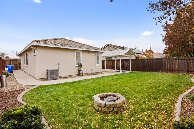 10065 Waterfield Dr, Elk Grove, CA 95757