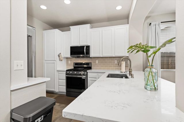 10065 Waterfield Dr, Elk Grove, CA 95757