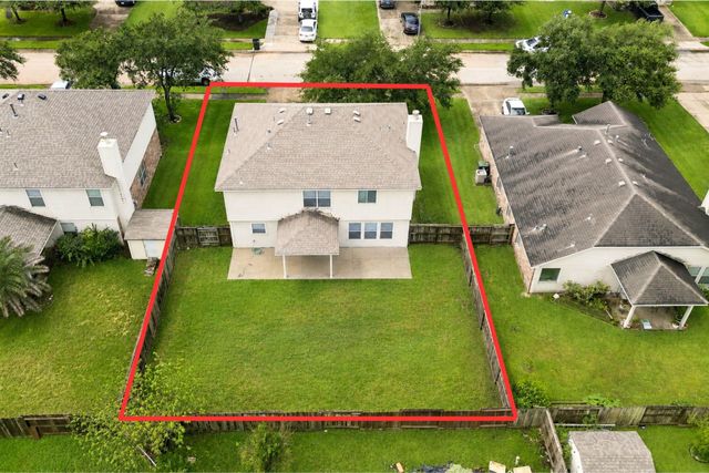 5811 Village Grove Drive, Pearland, TX 77581