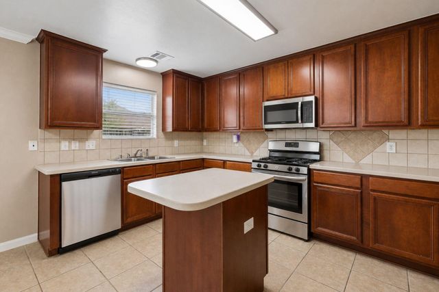 5811 Village Grove Drive, Pearland, TX 77581