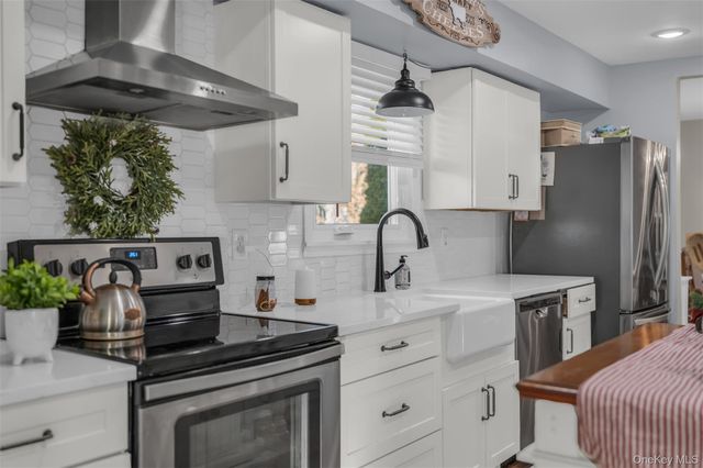 39 Appel Drive E, Shirley, NY 11967