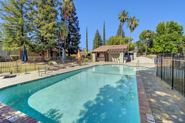 4883 El Cid, Rocklin, CA 95677