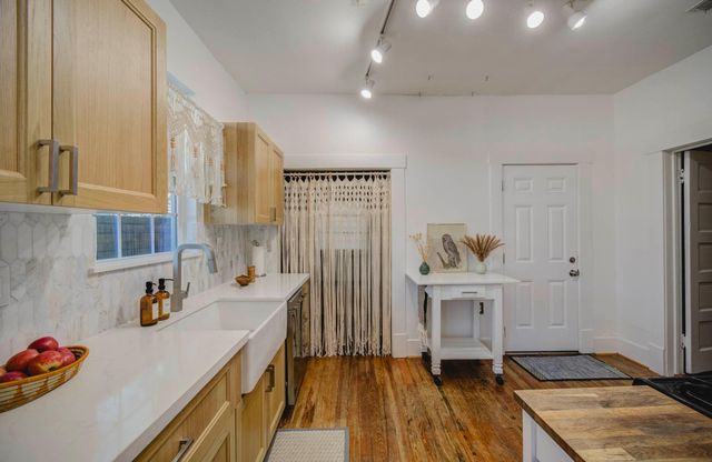 914 Snover Street, Houston, TX 77007