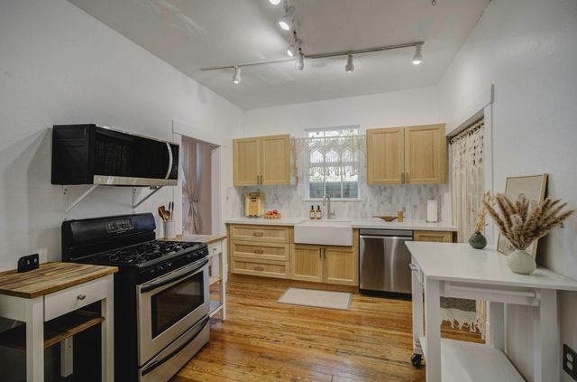 914 Snover Street, Houston, TX 77007