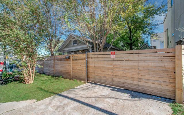 914 Snover Street, Houston, TX 77007