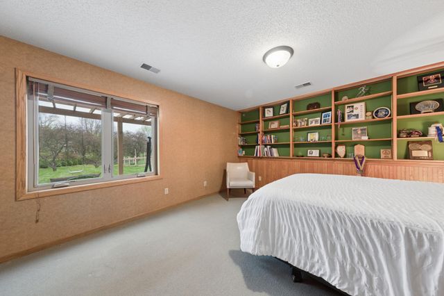 8528 Flamingo Drive, Chanhassen, MN 55317