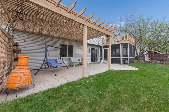 8528 Flamingo Drive, Chanhassen, MN 55317