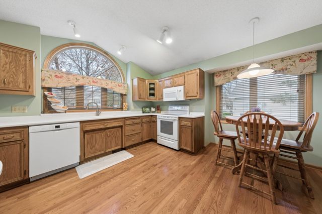 8528 Flamingo Drive, Chanhassen, MN 55317