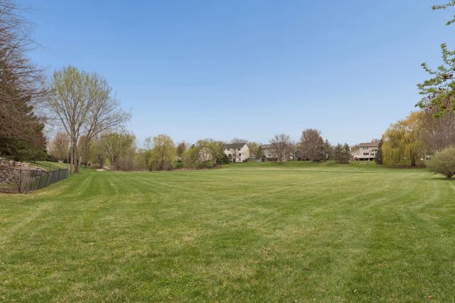 8528 Flamingo Drive, Chanhassen, MN 55317