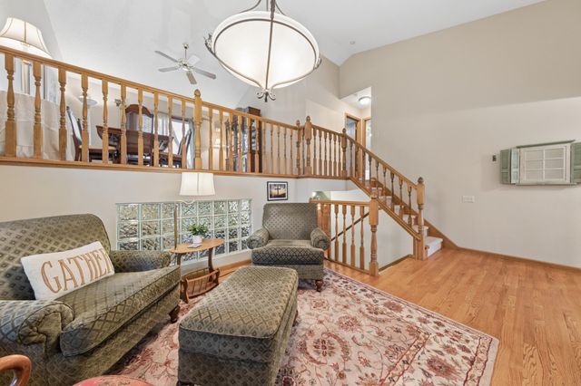 8528 Flamingo Drive, Chanhassen, MN 55317