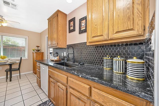 6409 Larry Way, North Highlands, CA 95660