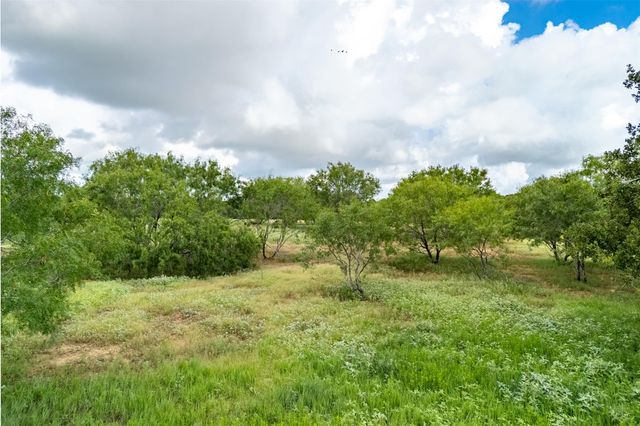 5485 County Road 249 WAY, Gonzales, TX 78629