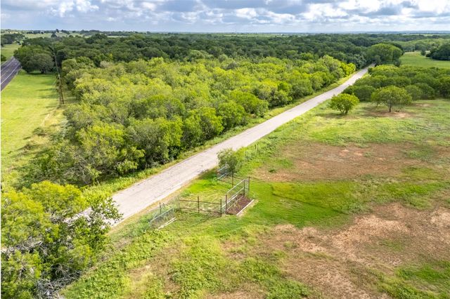 5485 County Road 249 WAY, Gonzales, TX 78629
