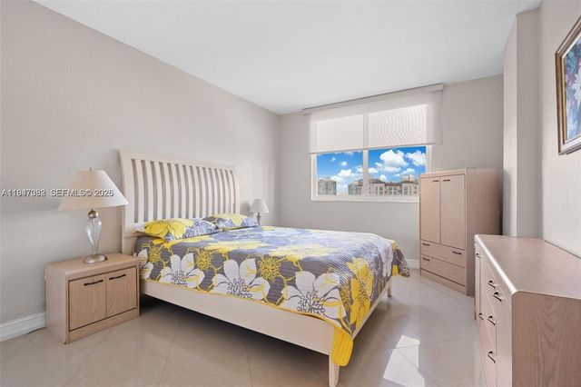 300 Bayview Dr 1707, Sunny Isles Beach, FL 33160