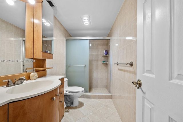 300 Bayview Dr 1707, Sunny Isles Beach, FL 33160