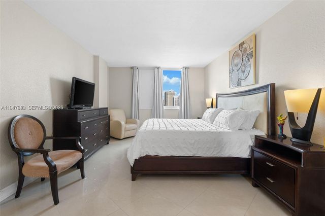 300 Bayview Dr 1707, Sunny Isles Beach, FL 33160