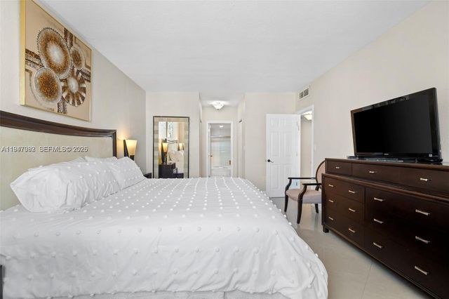 300 Bayview Dr 1707, Sunny Isles Beach, FL 33160