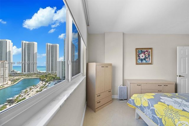 300 Bayview Dr 1707, Sunny Isles Beach, FL 33160